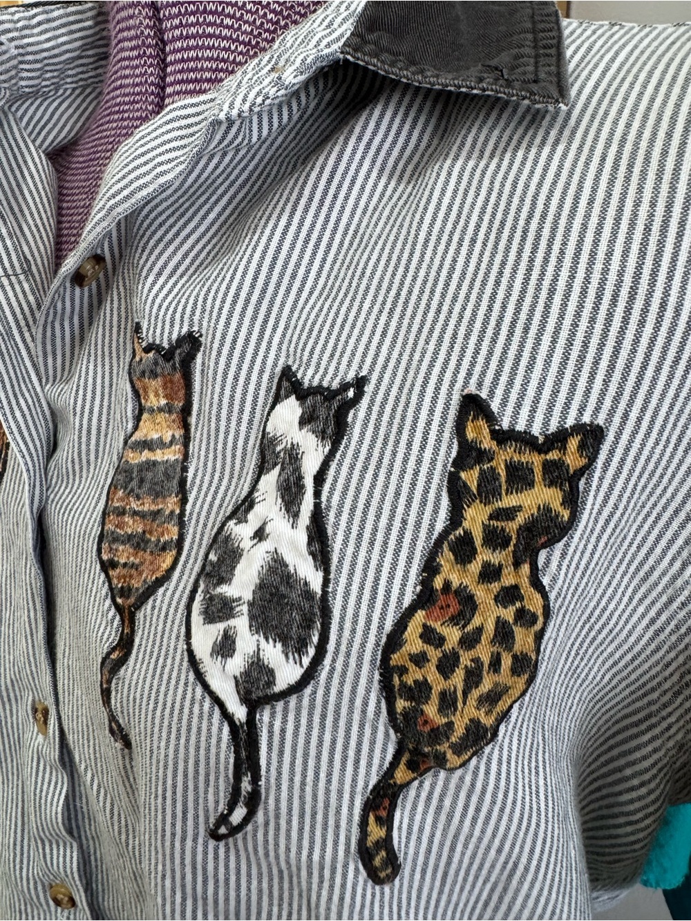 Vintage cotton 90’s Cat appliqué Striped Button-Up Shirt - petite L